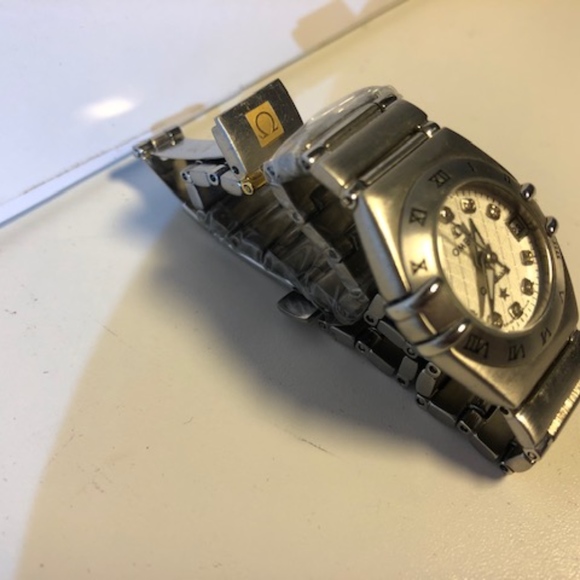 Stainless steel ladies watch, with diamonds main image 4